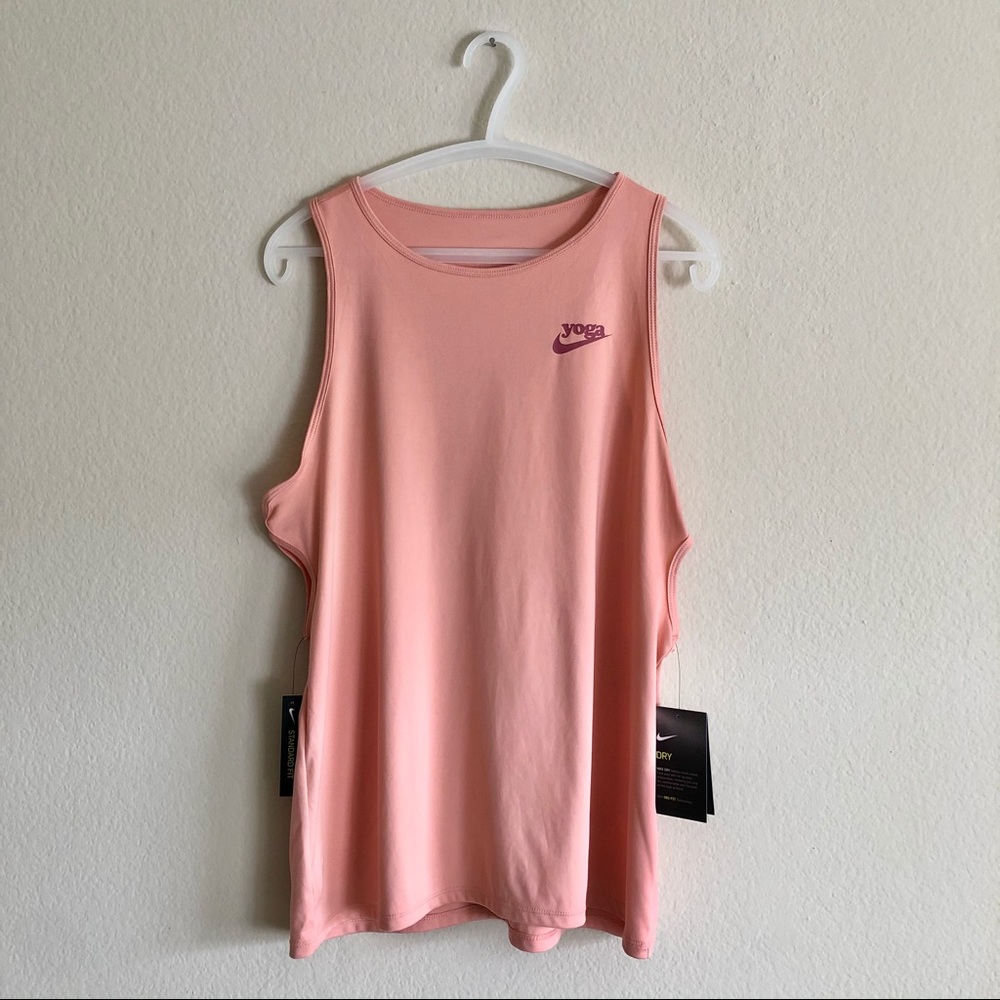 🆕 Women’s Nike Yoga Tank sz Medium 🧘🏼‍♀️🎽